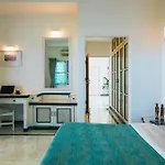 Stayvista\'S Villa Bharat - Beachfront Serenity With A Spacious Lawn