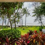 Stayvista\'S Villa Bharat - Beachfront Serenity With A Spacious Lawn