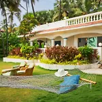 Stayvista\'S Villa Bharat - Beachfront Serenity With A Spacious Lawn