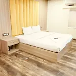 Glitz Hotels Priceless-Lokhandwala