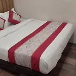 Hangout Hostel *