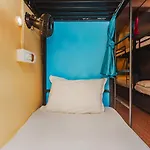 Hangout Hostel *