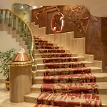 Hotel Kohinoor Continental, Airport