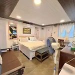 Apartment Independent 25 Corner House Bandra West *