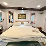 Independent 25 Corner House Bandra West *