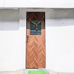 Super O Khar East Near Railway Station Hotel