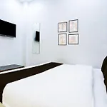Super O Khar East Near Railway Station Hotel 3*
