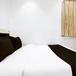 Super O Khar East Near Railway Station Hotel