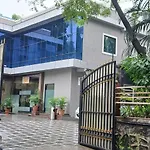 Shine Hospitality Premium