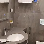 Hotel Shine Hospitality Premium