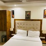 Hotel Double Crown Mumbai Airport T2