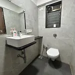 Zenith Service - Entire 2bhk Near Airport And Iit Powai Mumbai