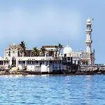 Royal Castle 2*