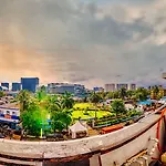 La Hotel Metro Near Bkc