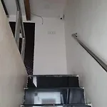 Hangout Hostel *
