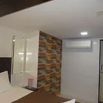 Qamar Mumbai
