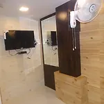 Qamar Hotel 2*