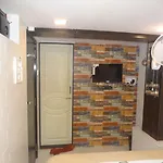 Qamar Hotel