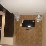 Qamar Hotel 2*