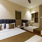 Hotel Metroplex Near Bkc 2*