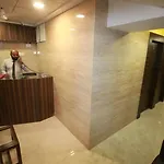 Hotel Alfa International Near Nanavati Hospital Near Airport Near Juhu 3*