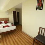 Hotel Alfa International Near Nanavati Hospital Near Airport Near Juhu 3*
