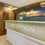 Aura - Near Malad Link Road Hotel 3*