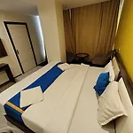 Aura - Near Malad Link Road Hotel