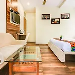 Axis International Hotel 3*
