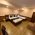 Lucky Serviced Apartments -Near Bkc