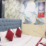 Newyork By Stayzy Hotel
