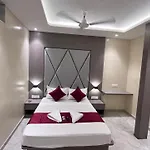 Fabhotel Abrol Suites