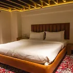 White Pearl - Colaba