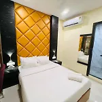 Sky Suites By Glitz Hotels Nr Internatinational Airport Mumbai