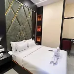 Sky By Glitz Nr Internatinational Airport Hotel Mumbai