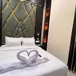 Hotel Sky By Glitz Nr Internatinational Airport Mumbai