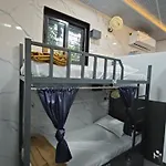 Basera Dormitory And Separate Cabins For Group In Andheri East - Marol