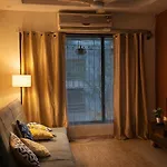 1Bhk In Andheri West - Near Kokilaben Hospital