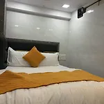 Qamar Hotel 2*