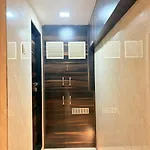 Qamar 2* Mumbai