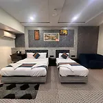 Hotel Diamond - Lokhanwala Andheri