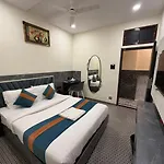 Hotel Diamond - Lokhanwala Andheri