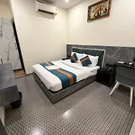 Hotel Diamond - Lokhanwala Andheri