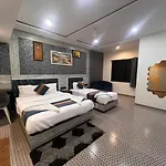 Hotel Diamond - Lokhanwala Andheri