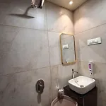 Le Glance & 4* Mumbai