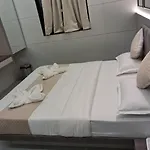 Le Glance & Hotel Mumbai