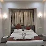 Le Glance & Hotel Mumbai