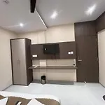 Cr Residency By Glitz Hotels