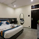 Diamond Hotel 3*