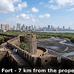 Hotel O Khar East Near Railway Station